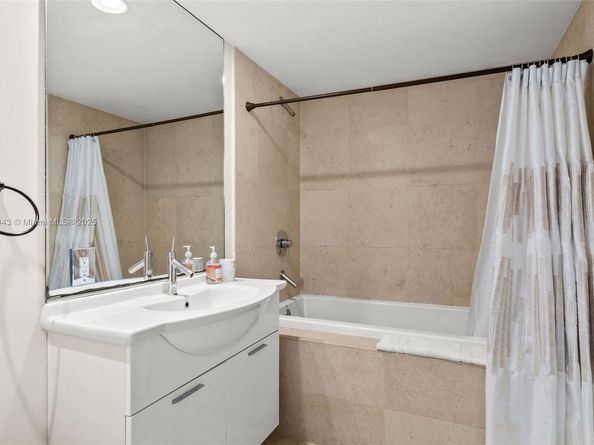 485 Brickell Ave 2611, Miami FL 33131