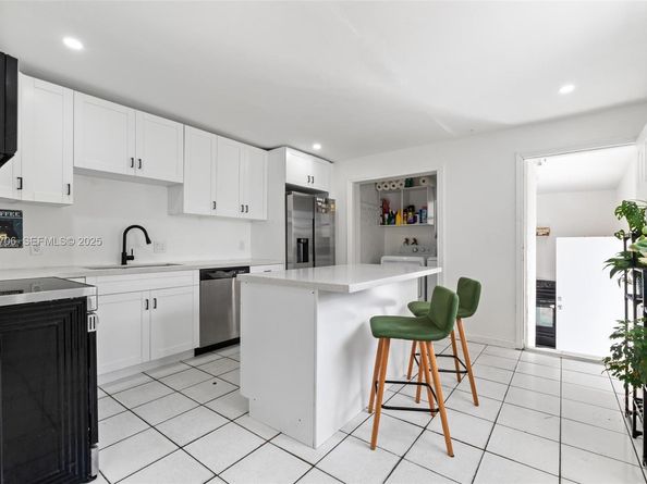 2262 NW 4th St, Miami FL 33125