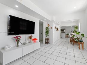 2262 NW 4th St, Miami FL 33125