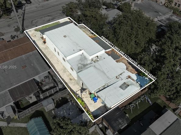 2262 NW 4th St, Miami FL 33125