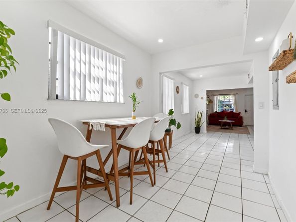 2262 NW 4th St, Miami FL 33125