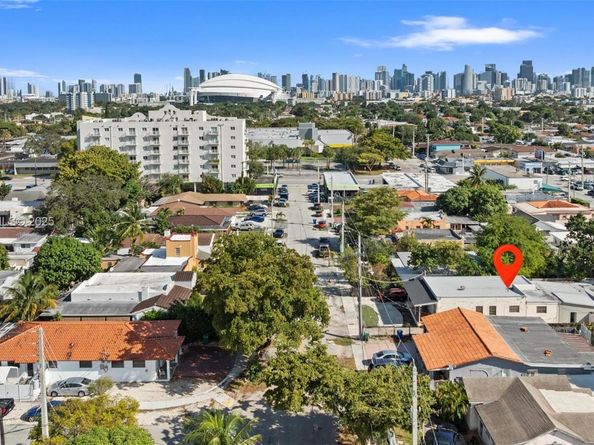 2262 NW 4th St, Miami FL 33125