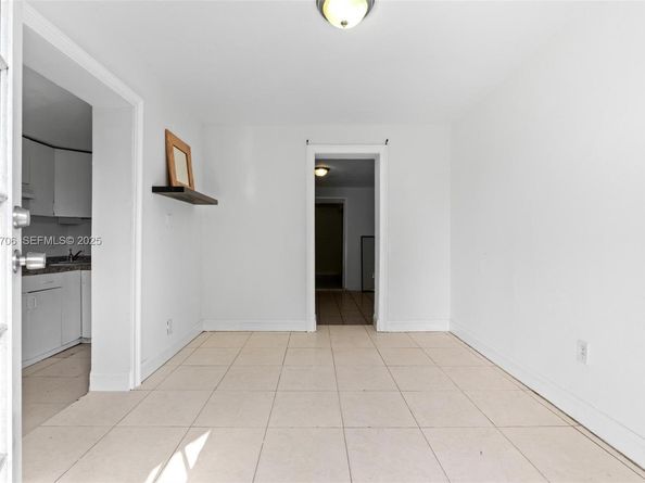 2262 NW 4th St, Miami FL 33125