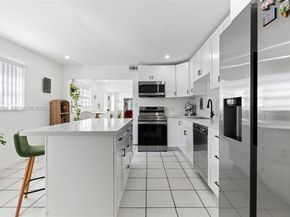 2262 NW 4th St, Miami FL 33125