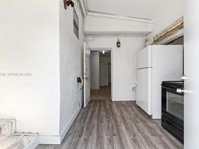 2262 NW 4th St, Miami FL 33125