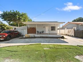 2262 NW 4th St, Miami FL 33125