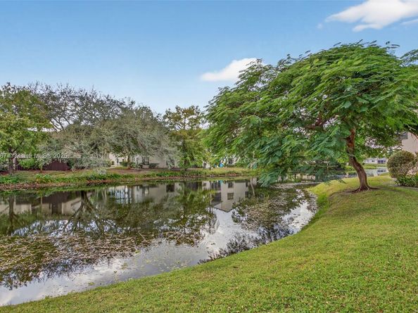 3697 Cocoplum Cir 3537, Coconut Creek FL 33063