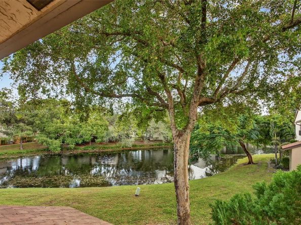 3697 Cocoplum Cir 3537, Coconut Creek FL 33063