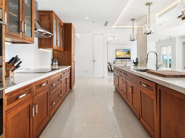 7966 Fisher Island Dr 7966, Miami Beach FL 33109
