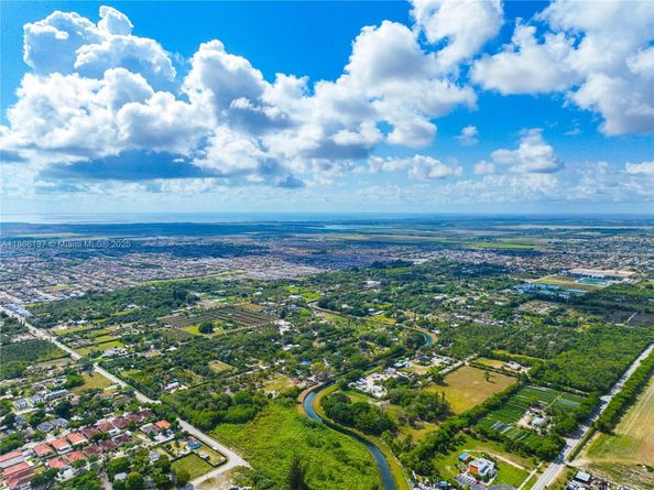 22986 SW 128th Pl, Miami FL 33170