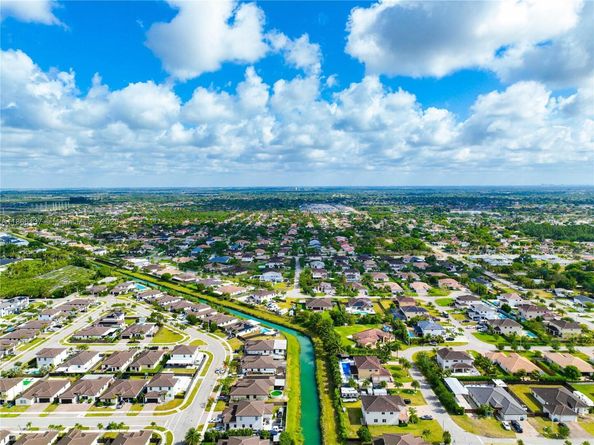 22986 SW 128th Pl, Miami FL 33170