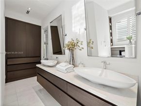 7490 SW 56th Ct, Miami FL 33143