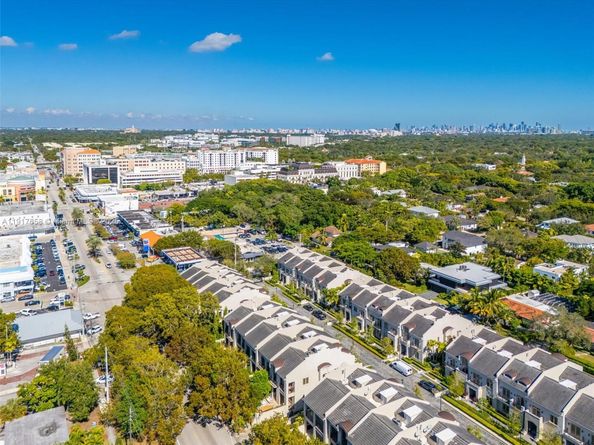 7490 SW 56th Ct, Miami FL 33143