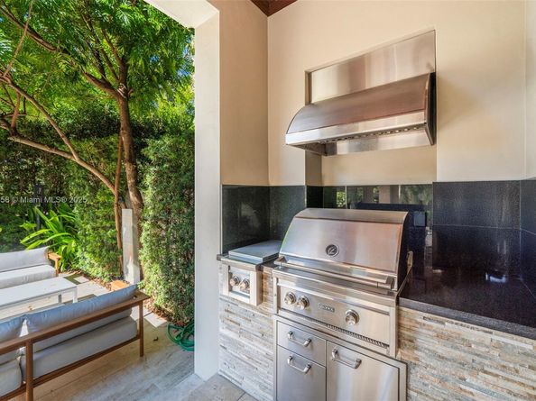 7490 SW 56th Ct, Miami FL 33143