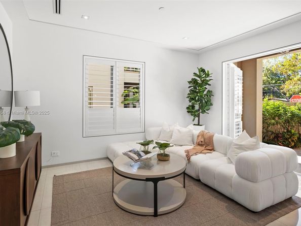 7490 SW 56th Ct, Miami FL 33143