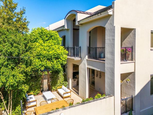 7490 SW 56th Ct, Miami FL 33143