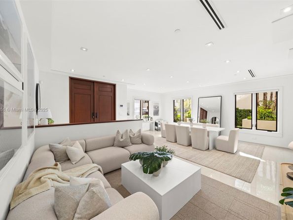 7490 SW 56th Ct, Miami FL 33143