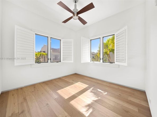 7490 SW 56th Ct, Miami FL 33143