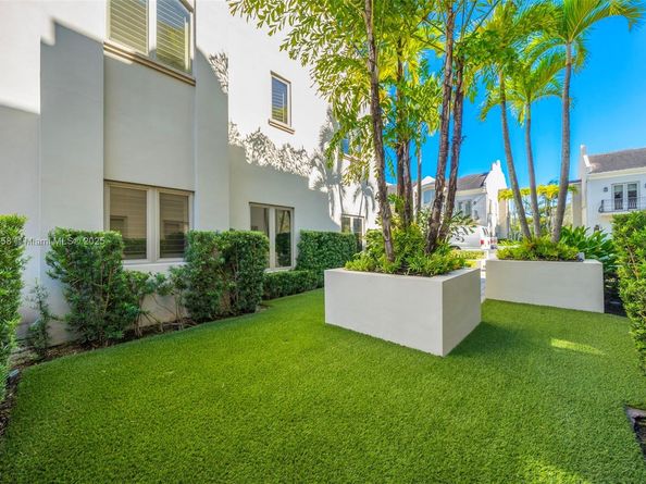 7490 SW 56th Ct, Miami FL 33143