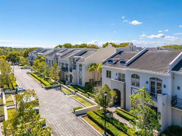 7490 SW 56th Ct, Miami FL 33143