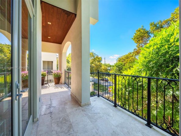 7490 SW 56th Ct, Miami FL 33143