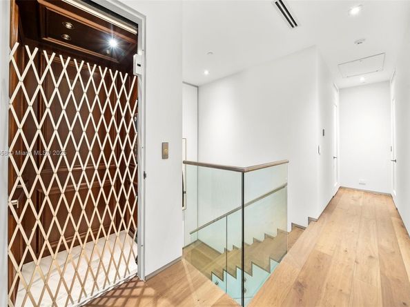 7490 SW 56th Ct, Miami FL 33143