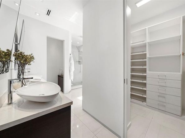 7490 SW 56th Ct, Miami FL 33143