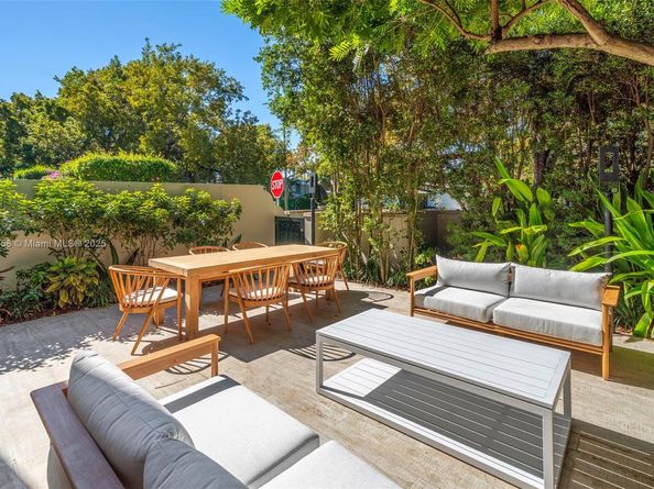 7490 SW 56th Ct, Miami FL 33143