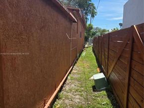 501 NW 43rd St, Miami FL 33127