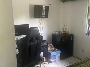 501 NW 43rd St, Miami FL 33127