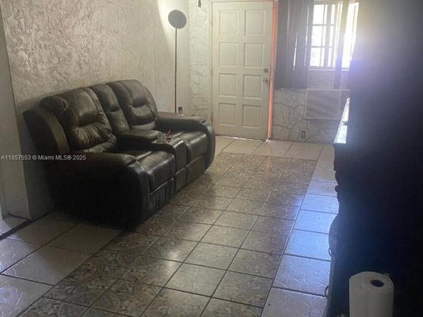 501 NW 43rd St, Miami FL 33127