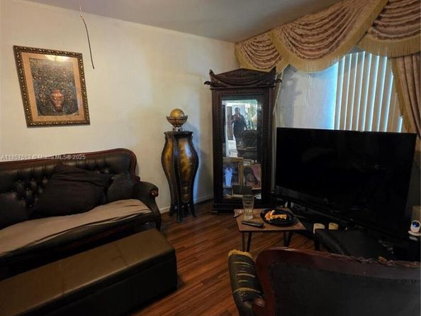 501 NW 43rd St, Miami FL 33127