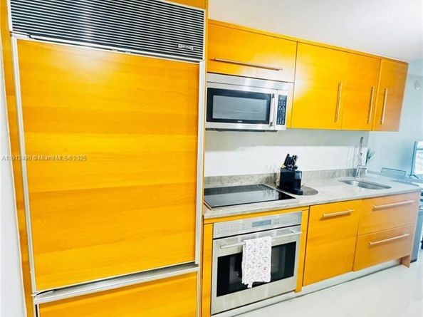 475 Brickell Ave 808, Miami FL 33131