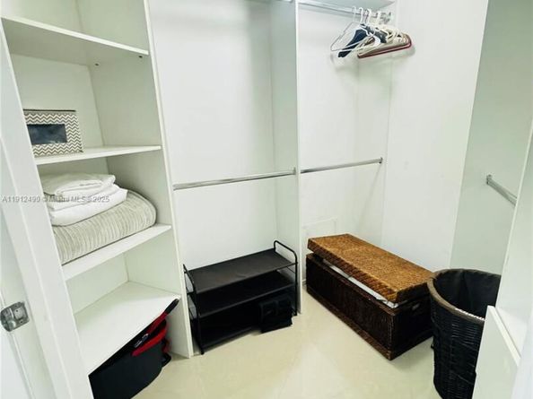 475 Brickell Ave 808, Miami FL 33131