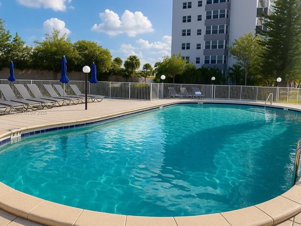 1175 NE Miami Gardens Dr 703, Miami FL 33179