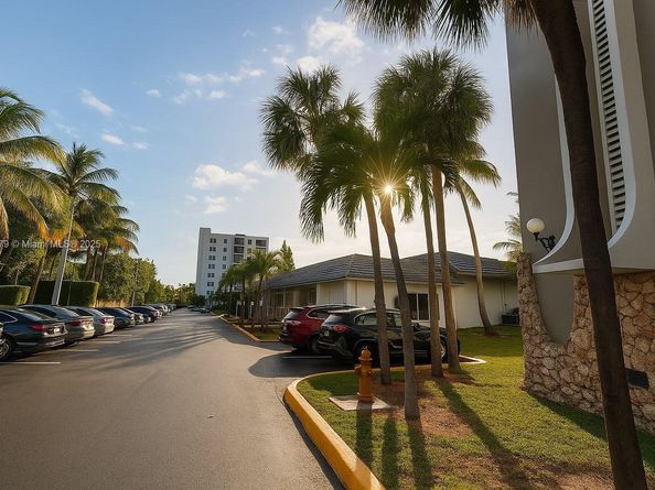 1175 NE Miami Gardens Dr 703, Miami FL 33179