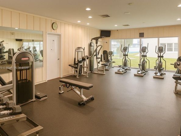 1175 NE Miami Gardens Dr 703, Miami FL 33179