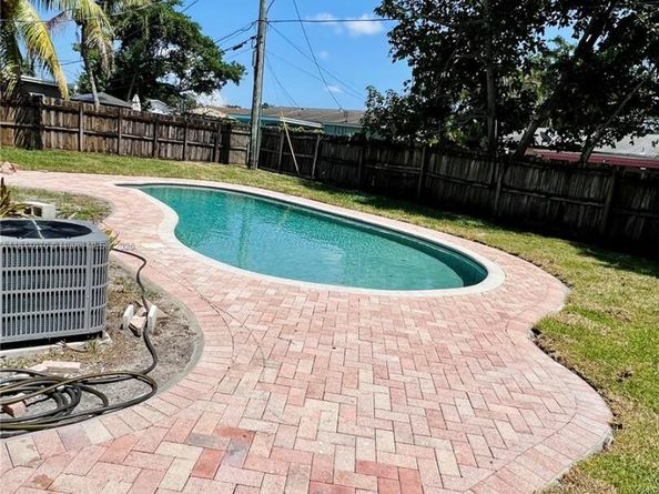 6570 NW 6th Ct, Margate FL 33063