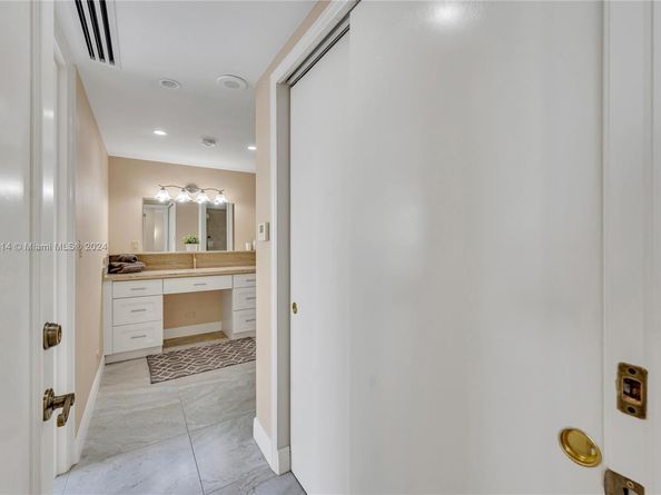 5055 Collins Ave 14M, Miami Beach FL 33140