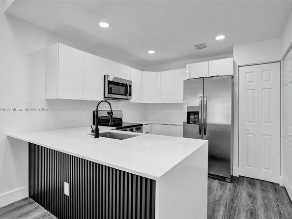 1818 Adventure Pl, North Lauderdale FL 33068