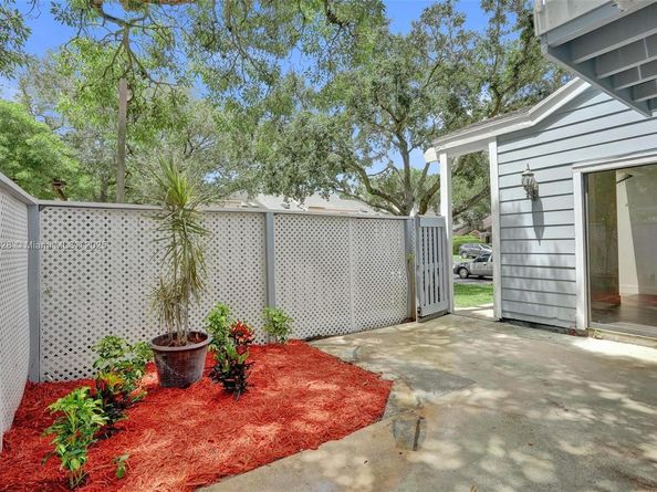 1818 Adventure Pl, North Lauderdale FL 33068