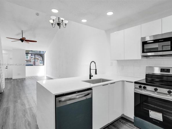 1818 Adventure Pl, North Lauderdale FL 33068