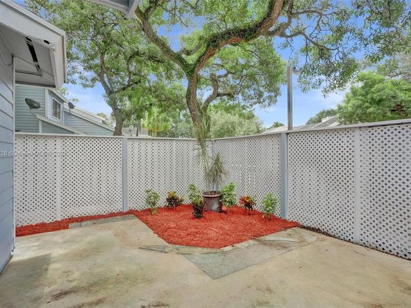 1818 Adventure Pl, North Lauderdale FL 33068