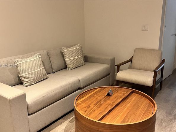 229 SW 9th St 307, Miami FL 33130