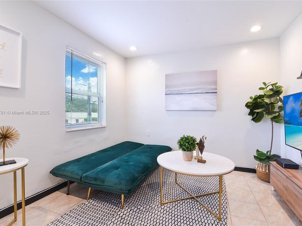 1947 Adams St, Hollywood FL 33020