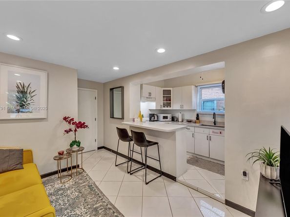 1947 Adams St, Hollywood FL 33020