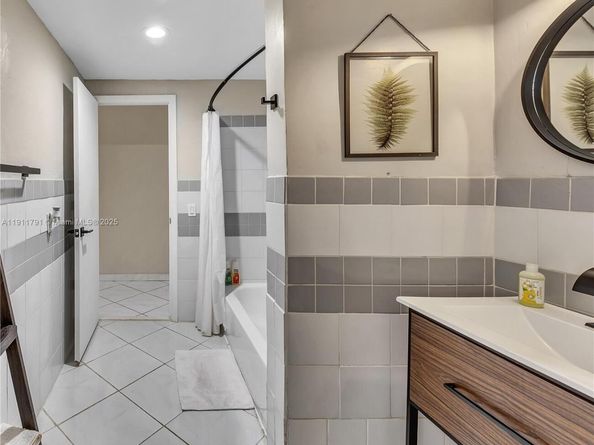 1947 Adams St, Hollywood FL 33020