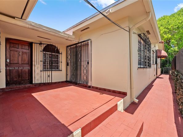 1712 SW 13, Miami FL 33145