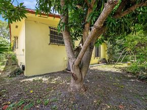 1712 SW 13, Miami FL 33145
