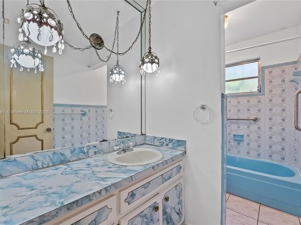 1712 SW 13, Miami FL 33145